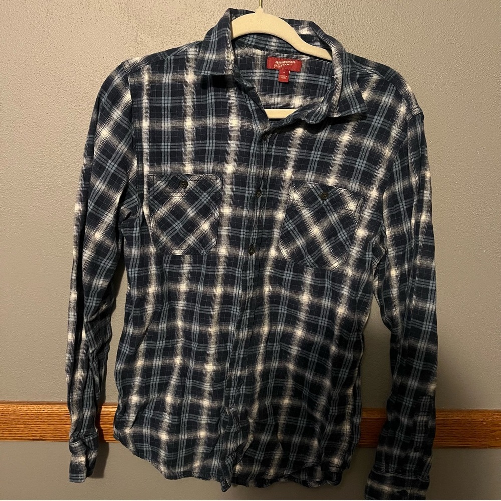 Men’s Flannel
arizona jeans 
size small